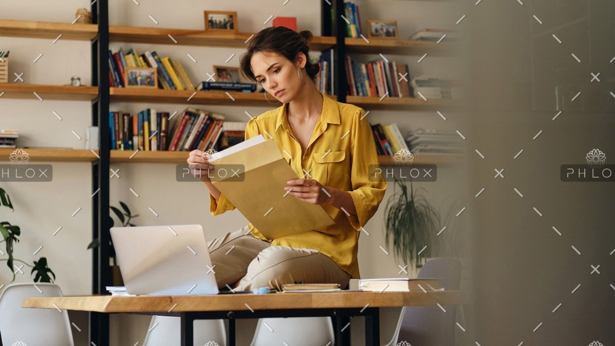 demo-attachment-468-beautiful-woman-in-shirt-sitting-on-desk-with-LE96BAG